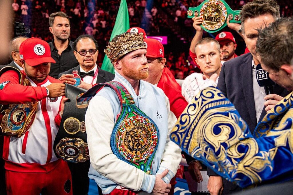 Canelo Álvarez podría renunciar a su título de la FIB