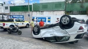 Mujer lesionada en accidente de transito en Poligono Sur de Cancun 3