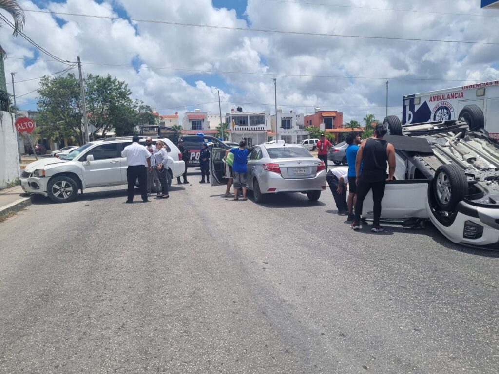 Mujer lesionada en accidente de tránsito en Polígono Sur de Cancún (4)