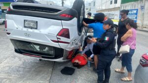Mujer lesionada en accidente de transito en Poligono Sur de Cancun 6