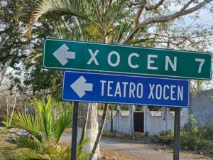 Ninos presentan obra en el teatro en la selva de Xocen la Edad Feliz 4
