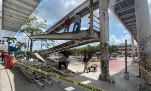 Puente de avenida Tulum comienza a ser desmontado