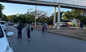 Puente de avenida Tulum comienza a ser desmontado