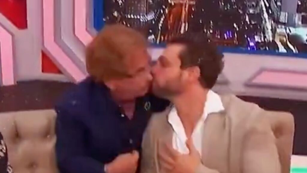 Tony Balardi recibe beso de Nicola Porcella (VIDEO).