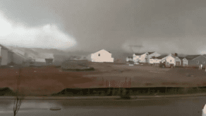 Tormentas y tornados azotan Estados Unidos VIDEO