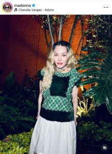 Madonna presume ropa original de Frida Kahlo