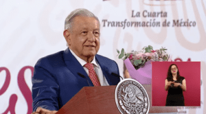 AMLO celebra el Día de las Madres con mariachi (VIDEO)