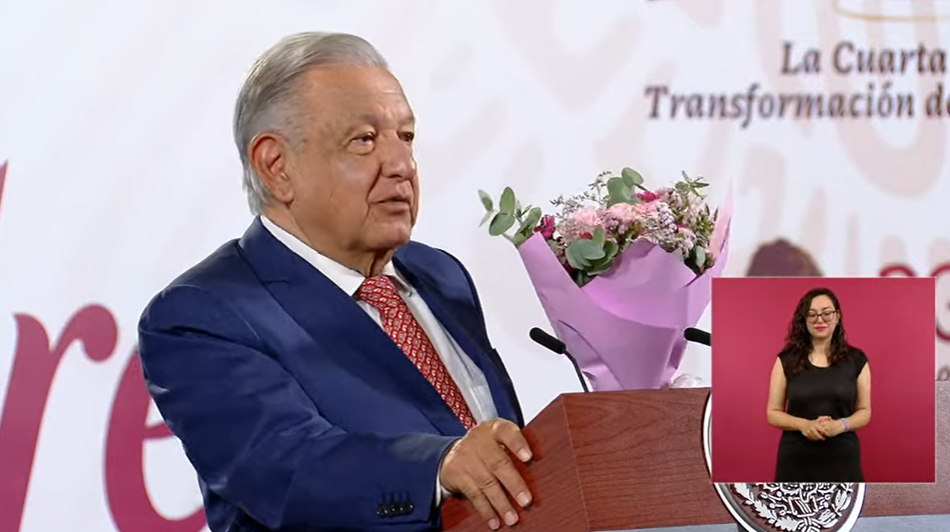 AMLO celebra el Día de las Madres con mariachi (VIDEO)