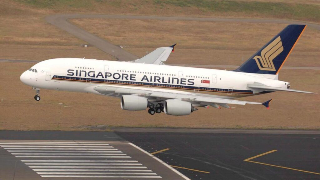 ¡Por fuertes turbulencias! Fallece pasajero luego de vuelo entre Londres y Singapur