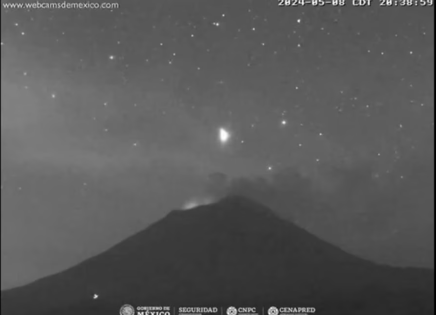 Captan objeto extraño y luminoso en el volcán Popocatépetl (VIDEO)
