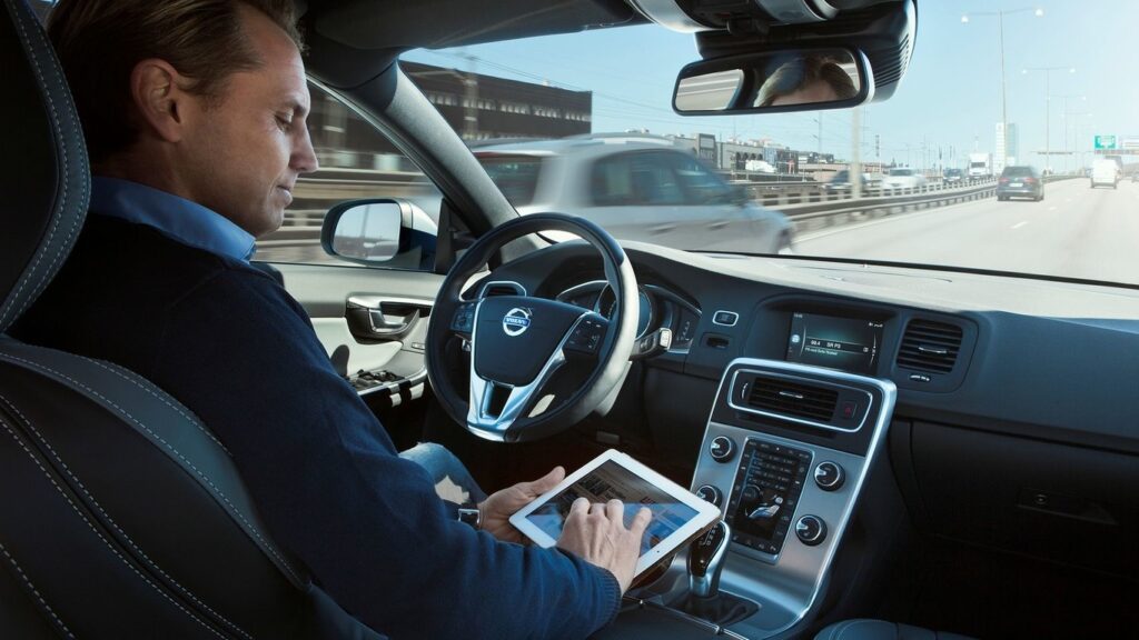 Vehículos autónomos, más seguros que conducidos por humanos, según expertos