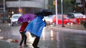 Lluvias torrenciales en Mexico por seis fenomenos meteorologicos