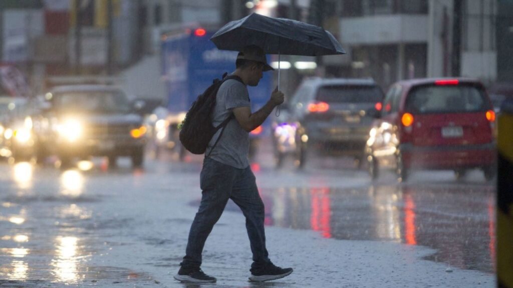 Lluvias torrenciales en México por seis fenómenos meteorológicos