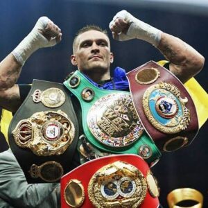 Oleksandr Usyk lanza polémicas declaraciones sobre Canelo Álvarez