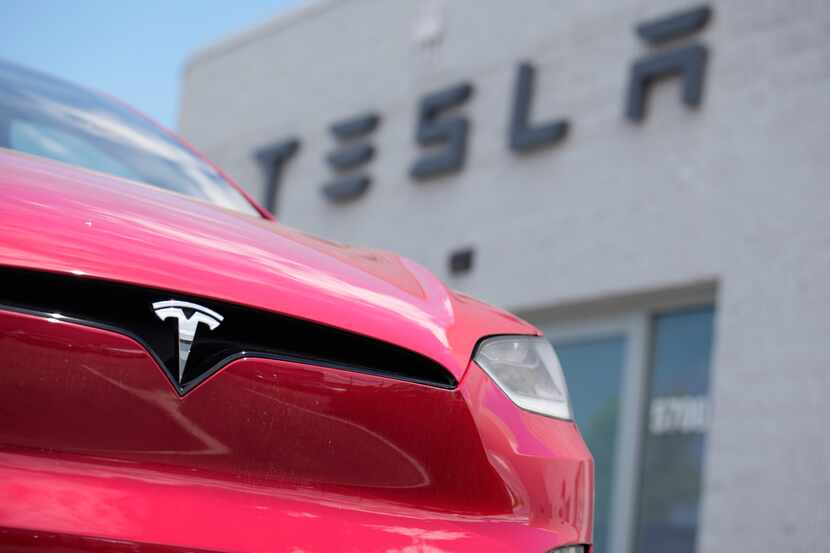 Tesla enfrenta demanda de propietarios por monopolio en reparaciones y refacciones