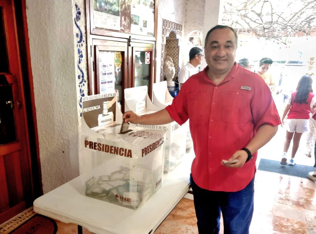 Emite Jorge Rodríguez su voto y destaca gran participación ciudadana