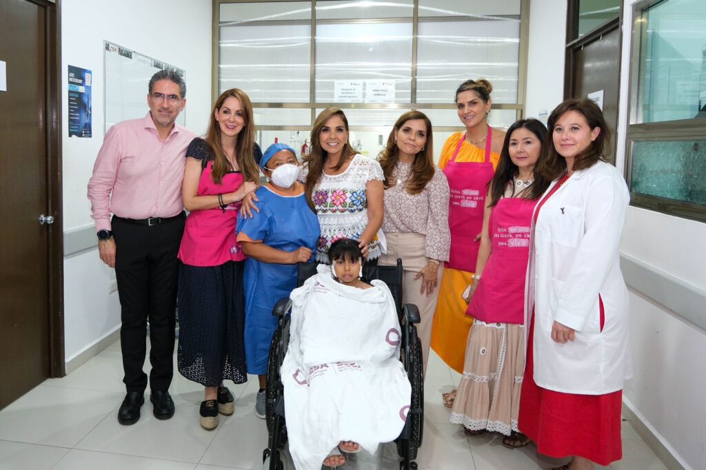 Quintana Roo: Mara Lezama visita hospital durante la Tercera Jornada de Cirugías de Fibrotomía Gradual