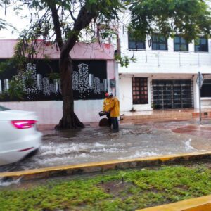 Cancún se mantiene sin suspensión de clases por lluvia