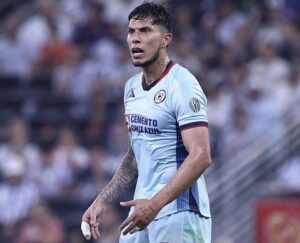 Cruz Azul y Carlos Salcedo acuerdan suspensión de relación laboral