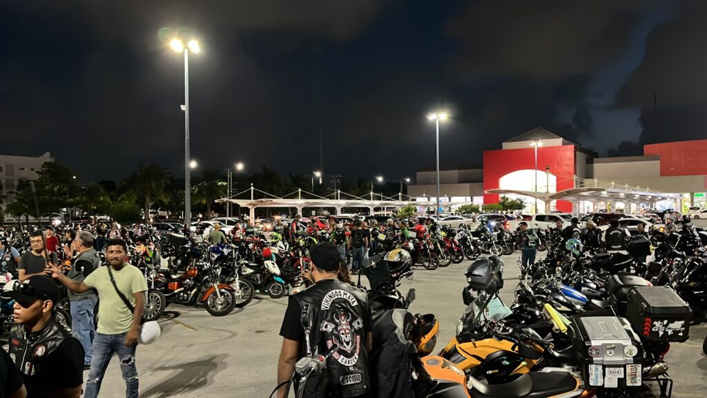 Bloqueo en Cancún y Playa del Carmen de motociclistas por la Ley Chaleco