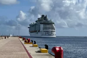 Cozumel vuelve a recibir cruceros tras paso del huracan Beryl.