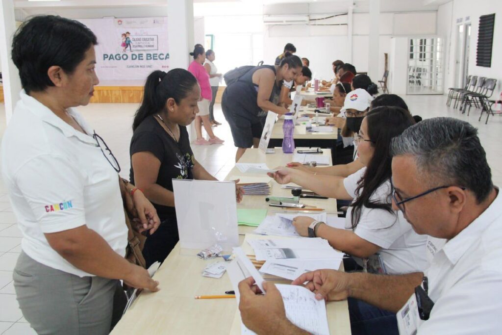 Fecha de entrega de becas municipales en Cancún