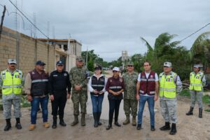 Gobernadora de Quintana Roo recorre zonas afectadas por huracan Beryl en Tulum 4