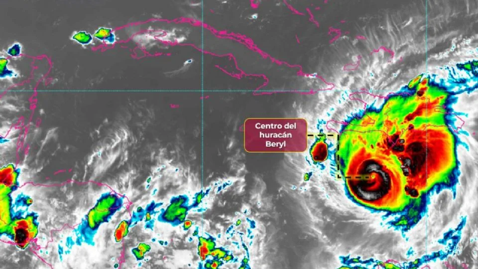 Inician suspensiones de actividades y servicios en Quintana Roo por huracán Beryl