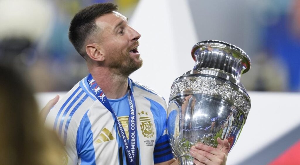 Messi llega a 45 títulos y es el más ganador de la historia