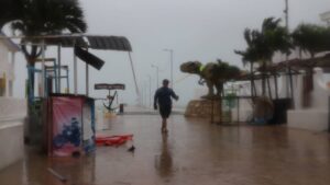 Onda Tropical 8 provocara lluvias torrenciales en Mexico 1