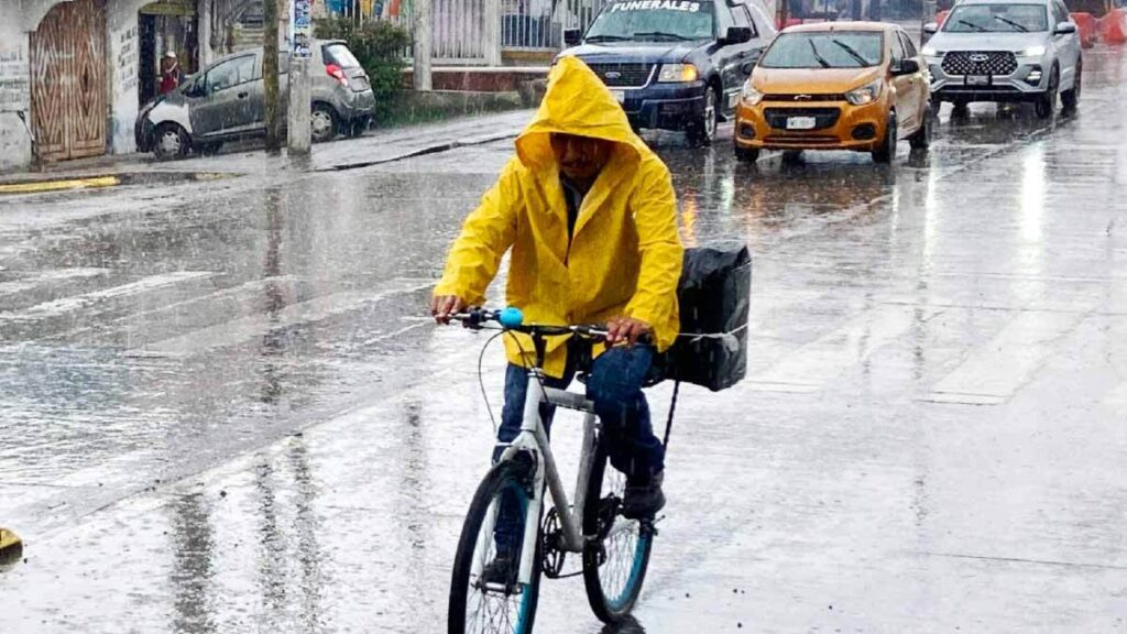 Onda Tropical 8 provocará lluvias torrenciales en México