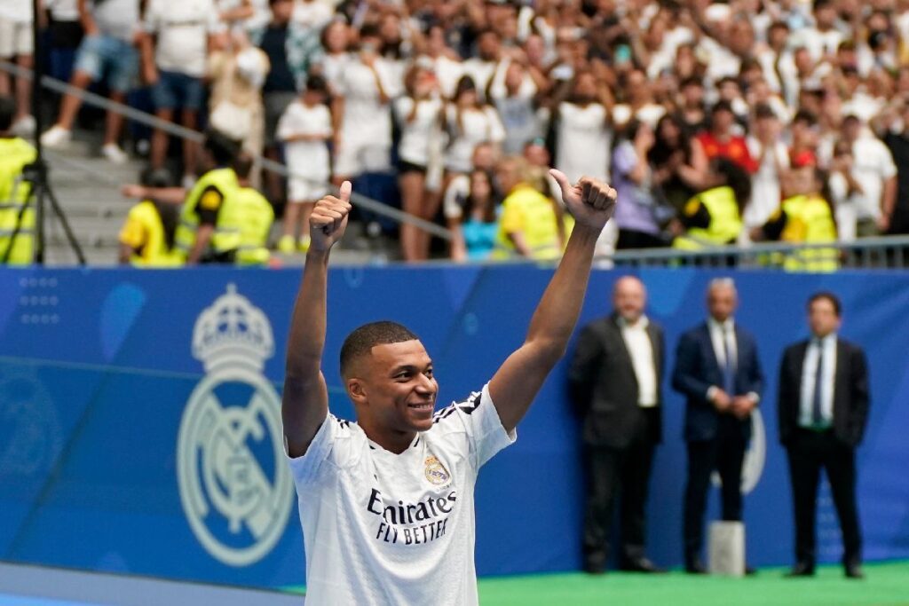 Real Madrid presenta a Kylian Mbappé, firmó hasta 2029