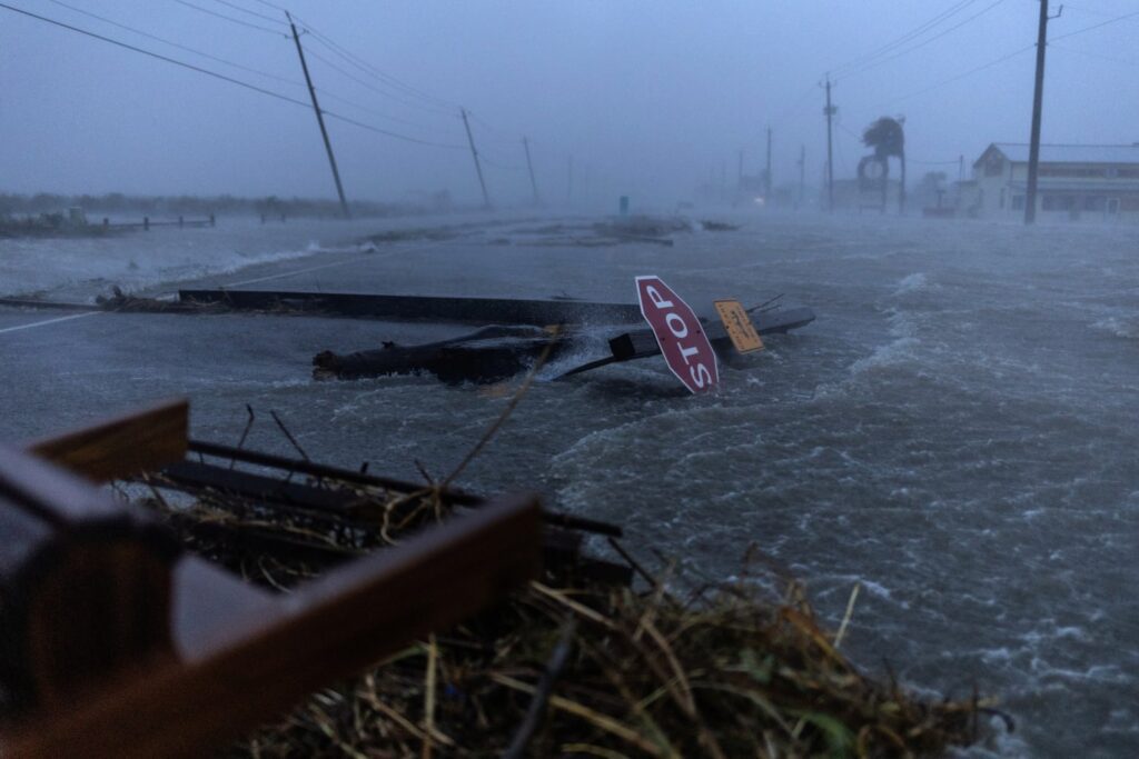 Texas en zona de desastre tras el paso del huracán Beryl