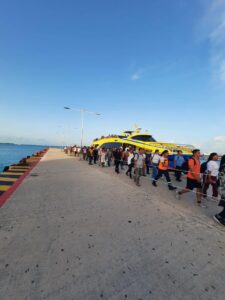 Turistas en Tulum comienzan a ser evacuados por llegada del huracan Beryl 3