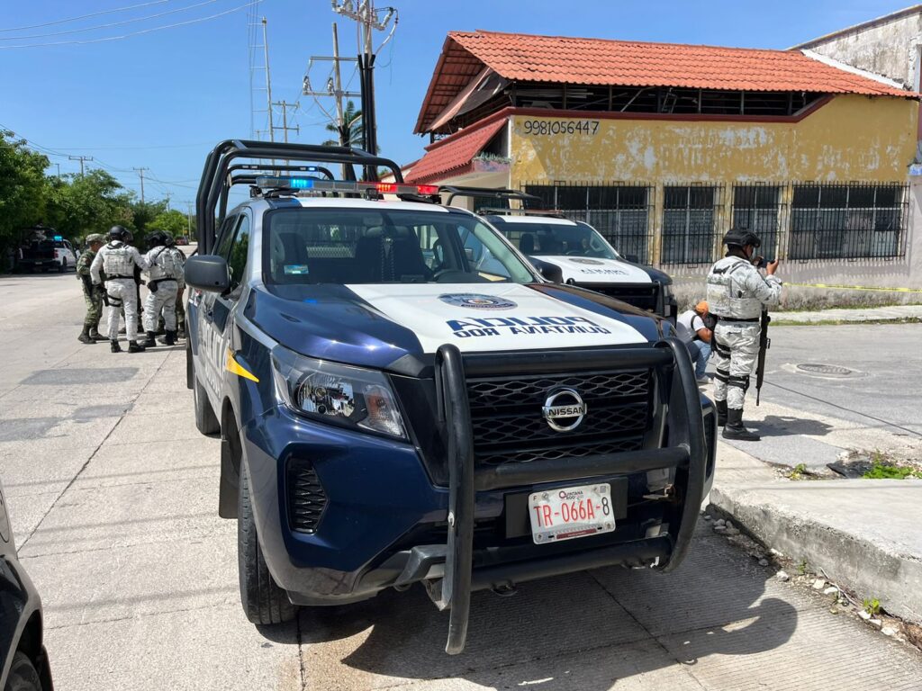 Hallan cuerpo de un hombre en un bote de plástico en la Región 237 de Cancún