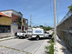 Hallan cuerpo de un hombre en un bote de plástico en la Región 237 de Cancún