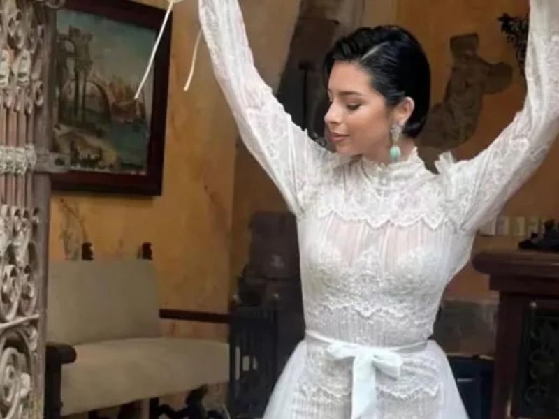 Ángela Aguilar homenajea a su abuela, Flor Silvestre, con su vestido de novia