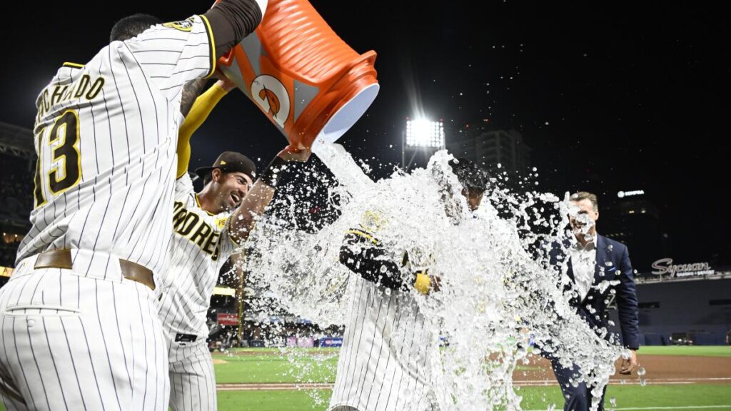 ¡Impresionante! Da Donovan Solano triunfo de 6-5 a Padres ante Dodgers