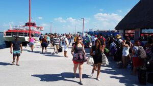 Alertan a turistas por evacuación de Holbox