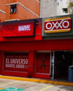 Así es el Oxxo con temática de Marvel (VIDEO)