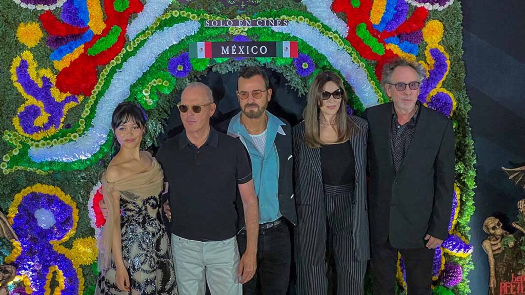 Tim Burton y el elenco de Beetlejuice 2, promocionan película en México