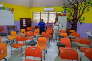 La gobernadora de Quintana Roo revisa instalaciones de escuelas 