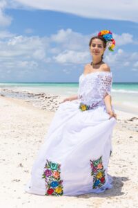 Artesanas mayas crean vestido de novia de la marca HechoEnTulum 3