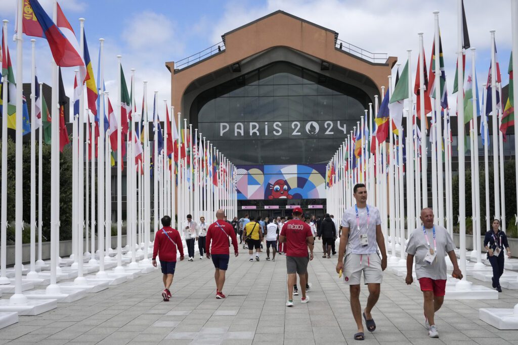 Atletas reportan robos en Villa Olímpica de París 2024, se llevan anillo de boda