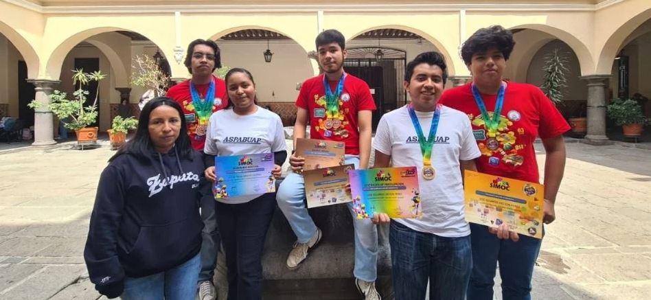 Estudiantes de Puebla triunfan en Olimpiada de Matemáticas en Singapur