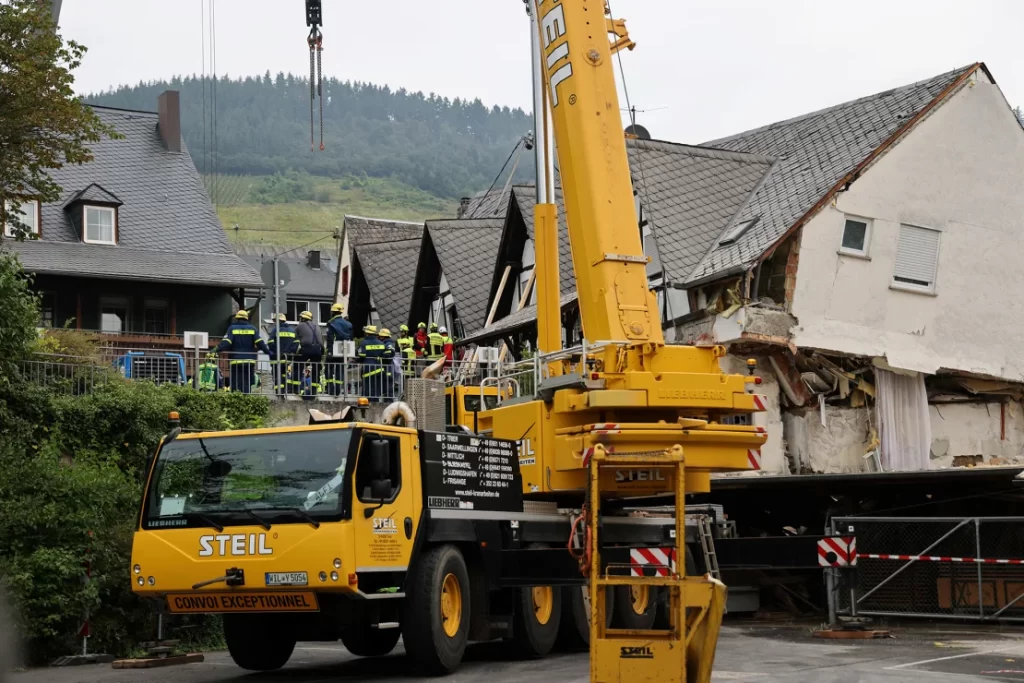 Colapsa hotel en Alemania con 14 personas en su interior