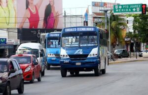 ¿Te quieren cobrar más en el transporte público en Cancún? Así puedes denunciar