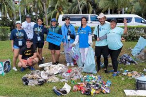 Se manifiestan en kayaks en Laguna Nichupte exigiendo no mas plasticos 3