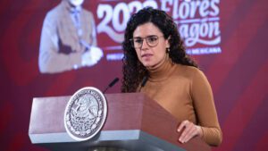 Se postula Luisa Maria Alcalde para dirigir Morena