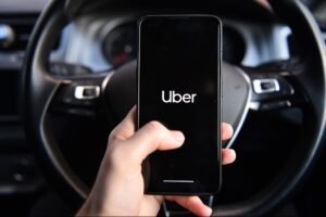 Transportistas turisticos convocan en Cancun a marcha contra Uber